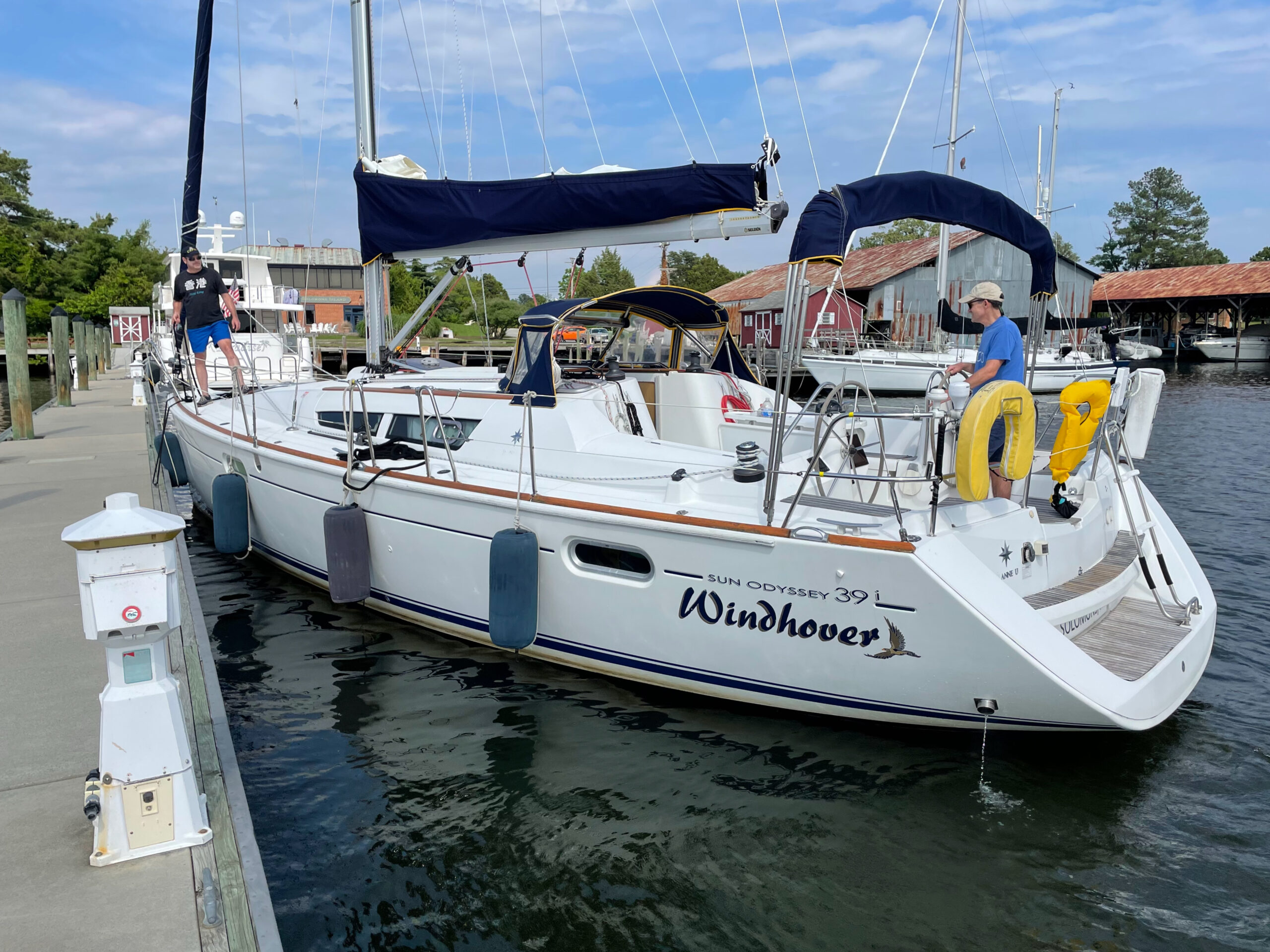 Docking & Maneuvering for Monohulls & Catamarans